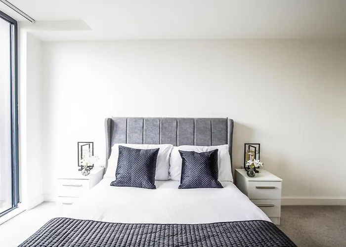 Excellent City Centre Apartment With Juliet Balcony By Bold Apartments